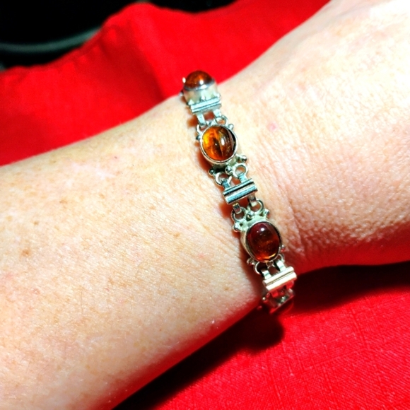 Vintage Sterling Silver and Genuine Amber Bracelet. - Picture 7 of 11